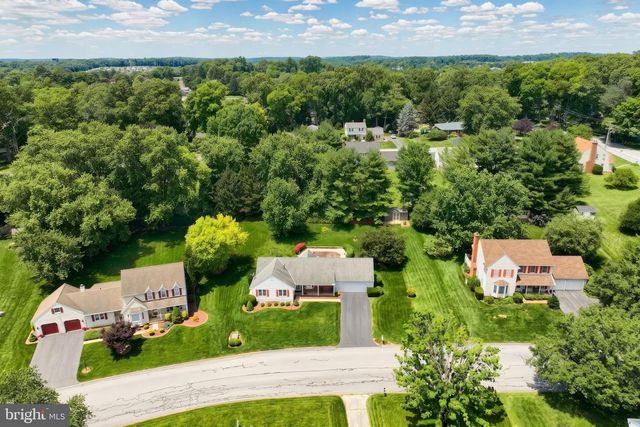 6 S SHAFFER DR, New Freedom, PA 17349