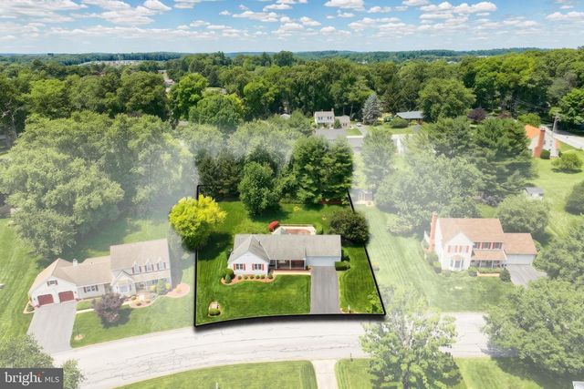 6 S SHAFFER DR, New Freedom, PA 17349