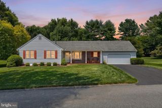 6 S SHAFFER DR, New Freedom, PA 17349