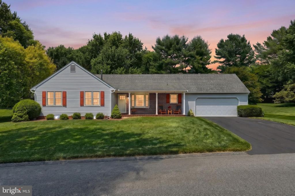 6 S SHAFFER DR, New Freedom, PA 17349