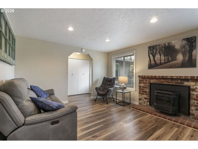 21532 Se ALDER St, Gresham, OR 97030