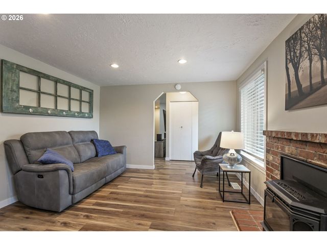 21532 Se ALDER St, Gresham, OR 97030