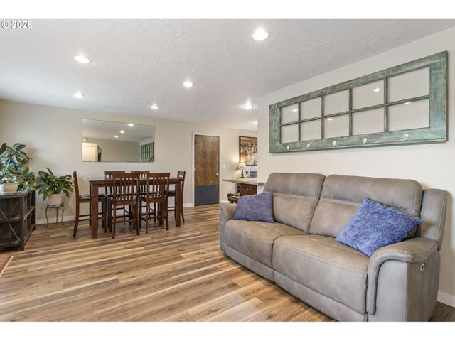 21532 Se ALDER St, Gresham, OR 97030