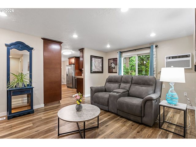 21532 Se ALDER St, Gresham, OR 97030