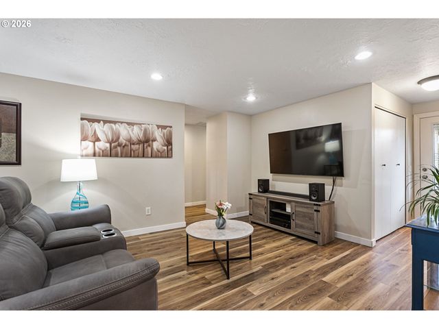 21532 Se ALDER St, Gresham, OR 97030