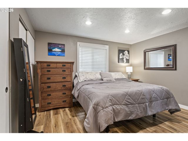 21532 Se ALDER St, Gresham, OR 97030