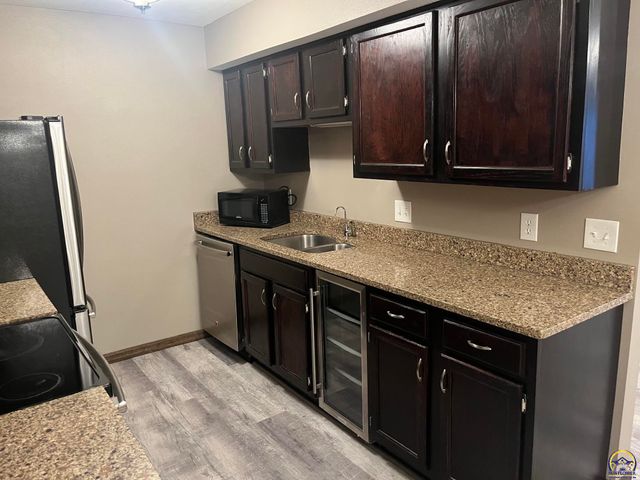 2925 SW Maupin Ln Apt 201, Topeka, KS 66614