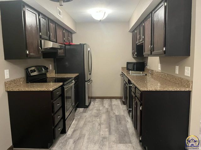 2925 SW Maupin Ln Apt 201, Topeka, KS 66614