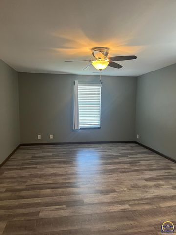 2925 SW Maupin Ln Apt 201, Topeka, KS 66614