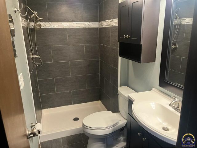 2925 SW Maupin Ln Apt 201, Topeka, KS 66614