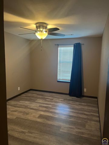 2925 SW Maupin Ln Apt 201, Topeka, KS 66614