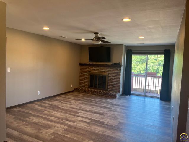 2925 SW Maupin Ln Apt 201, Topeka, KS 66614