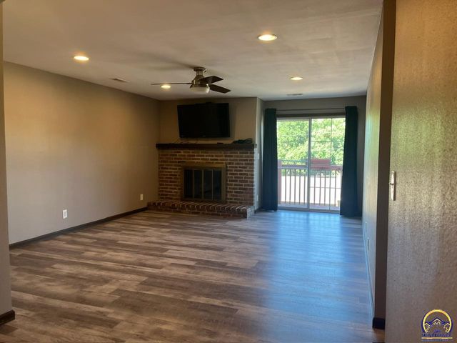 2925 SW Maupin Ln Apt 201, Topeka, KS 66614
