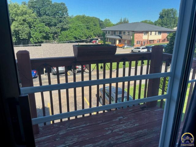 2925 SW Maupin Ln Apt 201, Topeka, KS 66614