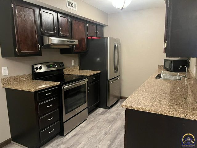 2925 SW Maupin Ln Apt 201, Topeka, KS 66614