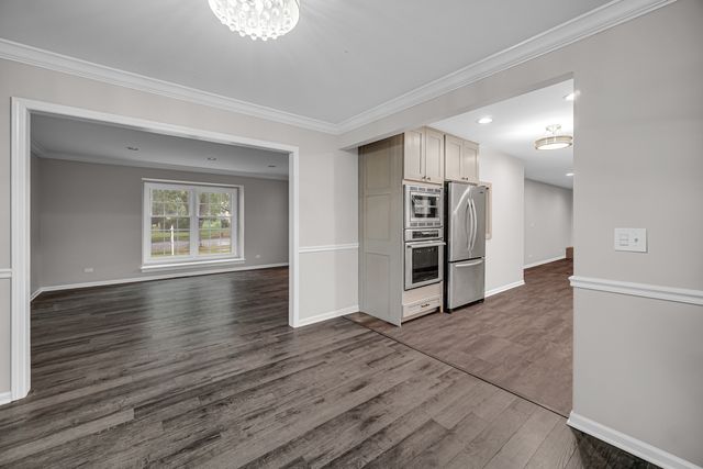 910 KNIGHTSBRIDGE Lane, Schaumburg, IL 60195
