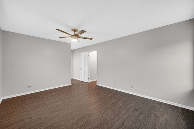 910 KNIGHTSBRIDGE Lane, Schaumburg, IL 60195