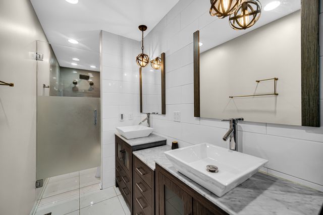 910 KNIGHTSBRIDGE Lane, Schaumburg, IL 60195