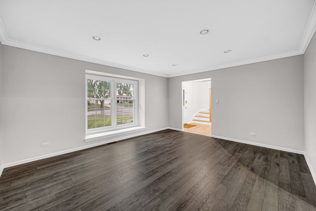 910 KNIGHTSBRIDGE Lane, Schaumburg, IL 60195