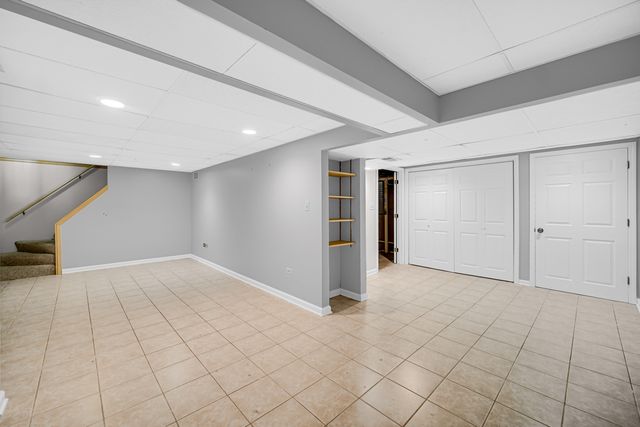 910 KNIGHTSBRIDGE Lane, Schaumburg, IL 60195