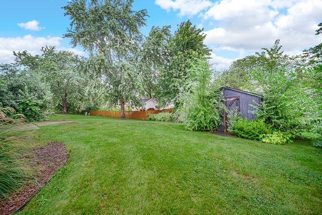 910 KNIGHTSBRIDGE Lane, Schaumburg, IL 60195