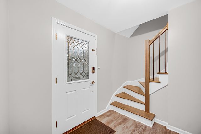 910 KNIGHTSBRIDGE Lane, Schaumburg, IL 60195