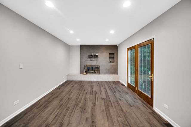 910 KNIGHTSBRIDGE Lane, Schaumburg, IL 60195