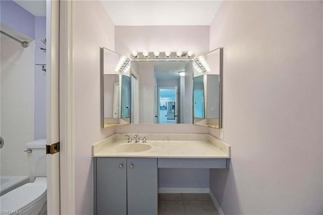 1608 Spoonbill LN # B, Naples, FL 34105