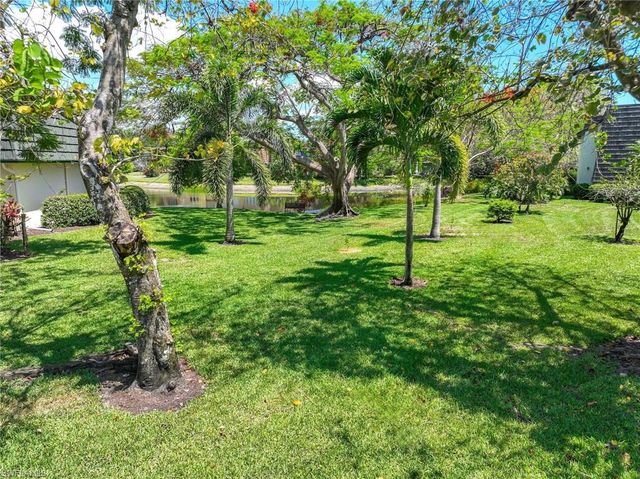 1608 Spoonbill LN # B, Naples, FL 34105