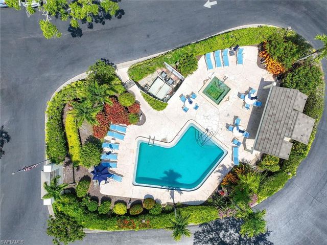 1608 Spoonbill LN # B, Naples, FL 34105