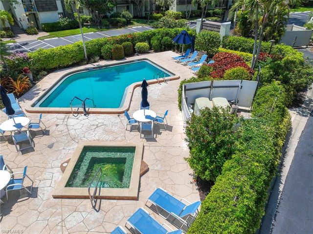 1608 Spoonbill LN # B, Naples, FL 34105