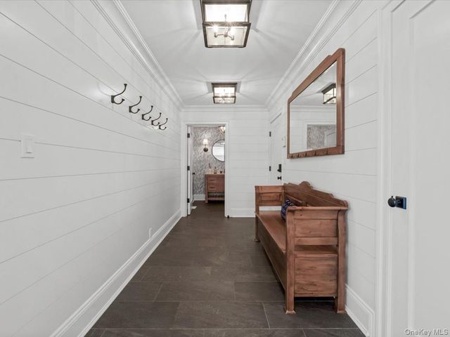 41 Strickland Place, Manhasset, NY 11030
