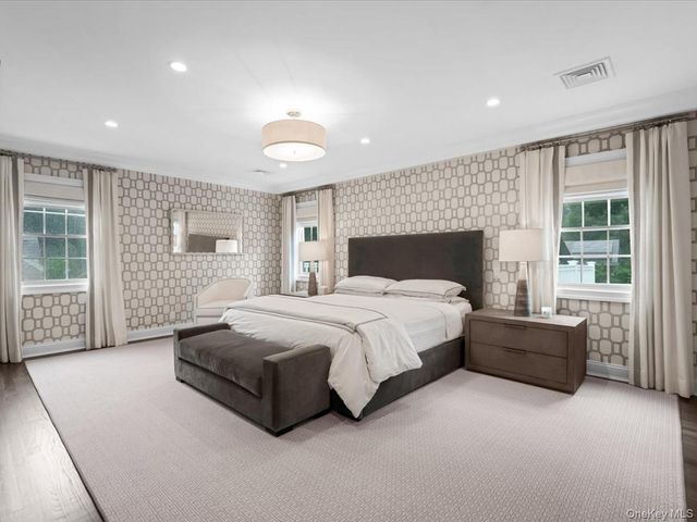 41 Strickland Place, Manhasset, NY 11030