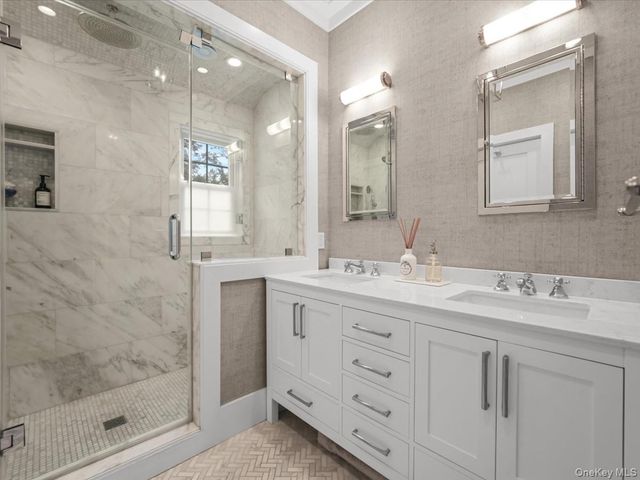 41 Strickland Place, Manhasset, NY 11030