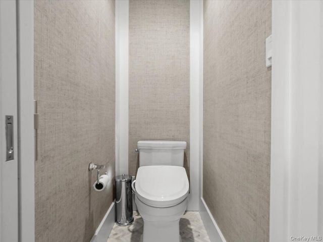 41 Strickland Place, Manhasset, NY 11030