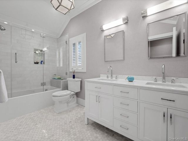 41 Strickland Place, Manhasset, NY 11030