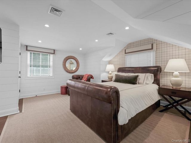 41 Strickland Place, Manhasset, NY 11030