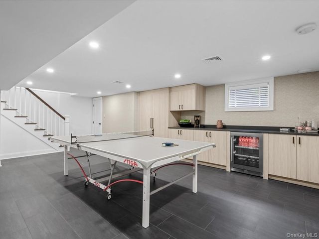 41 Strickland Place, Manhasset, NY 11030