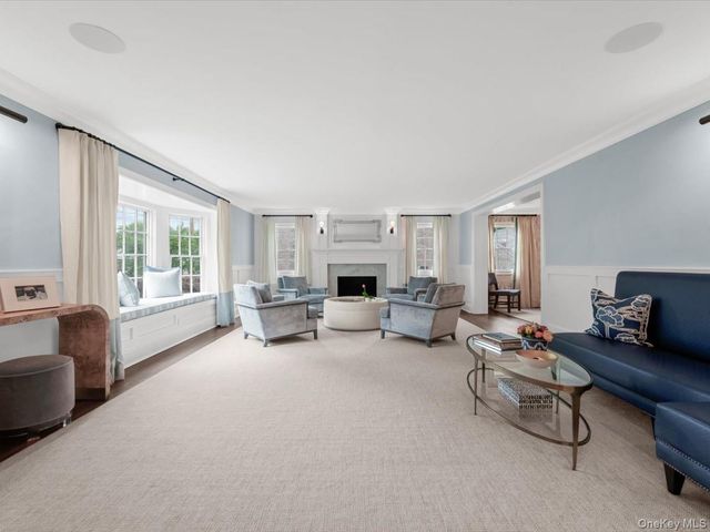 41 Strickland Place, Manhasset, NY 11030