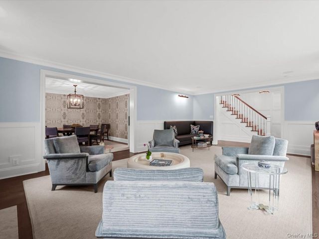41 Strickland Place, Manhasset, NY 11030