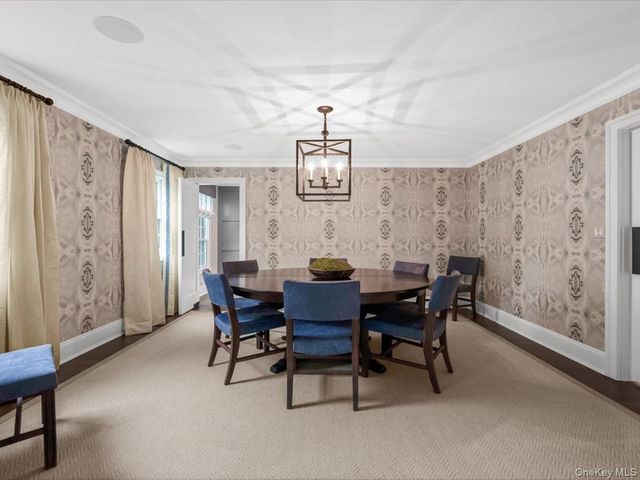 41 Strickland Place, Manhasset, NY 11030