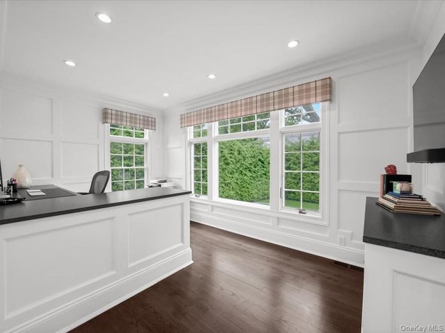 41 Strickland Place, Manhasset, NY 11030