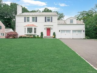 41 Strickland Place, Manhasset, NY 11030