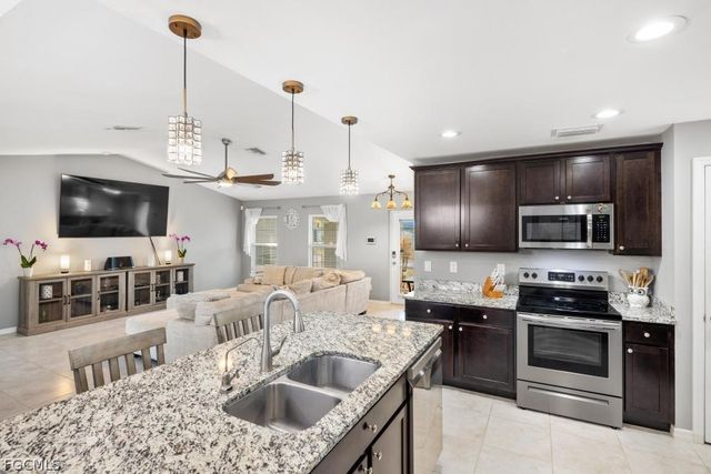 101 NW 25th TER, Cape Coral, FL 33993