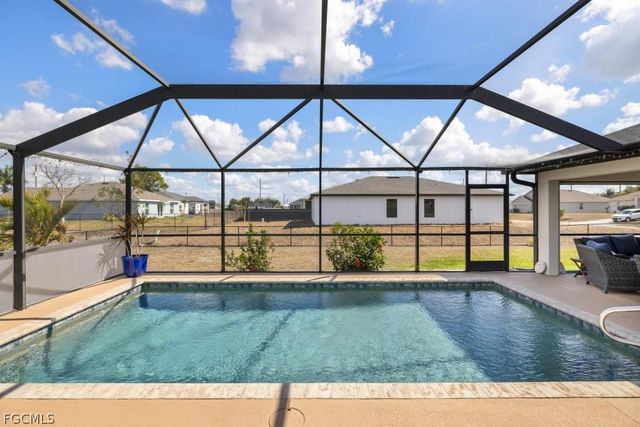 101 NW 25th TER, Cape Coral, FL 33993