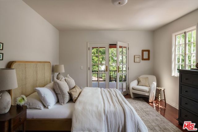 1633 Santa Barbara Avenue, Glendale, CA 91208