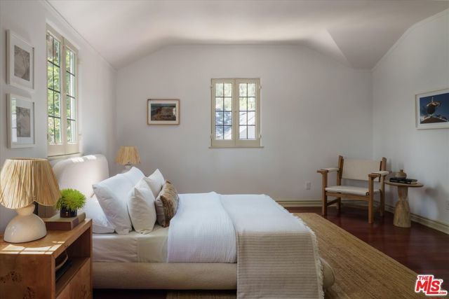 1633 Santa Barbara Avenue, Glendale, CA 91208