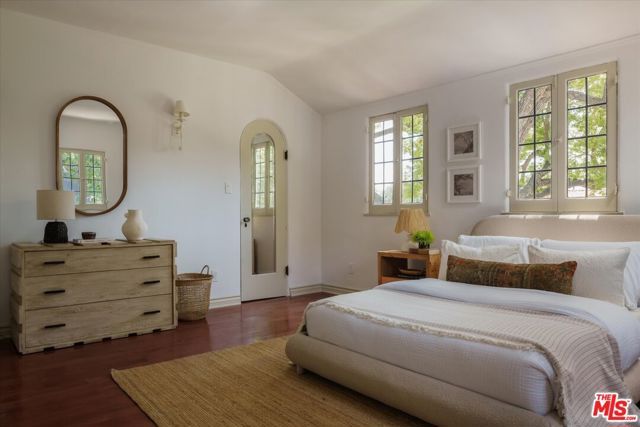 1633 Santa Barbara Avenue, Glendale, CA 91208