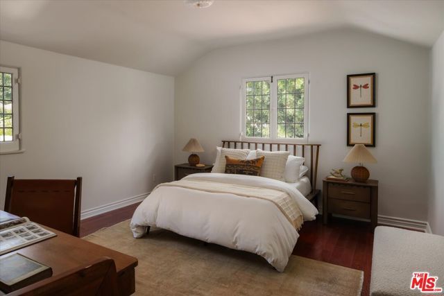 1633 Santa Barbara Avenue, Glendale, CA 91208