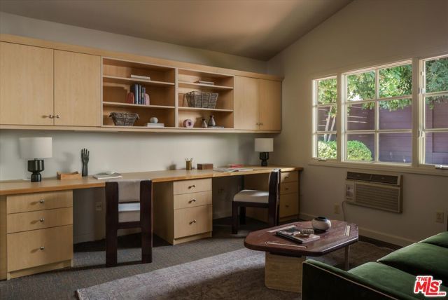 1633 Santa Barbara Avenue, Glendale, CA 91208